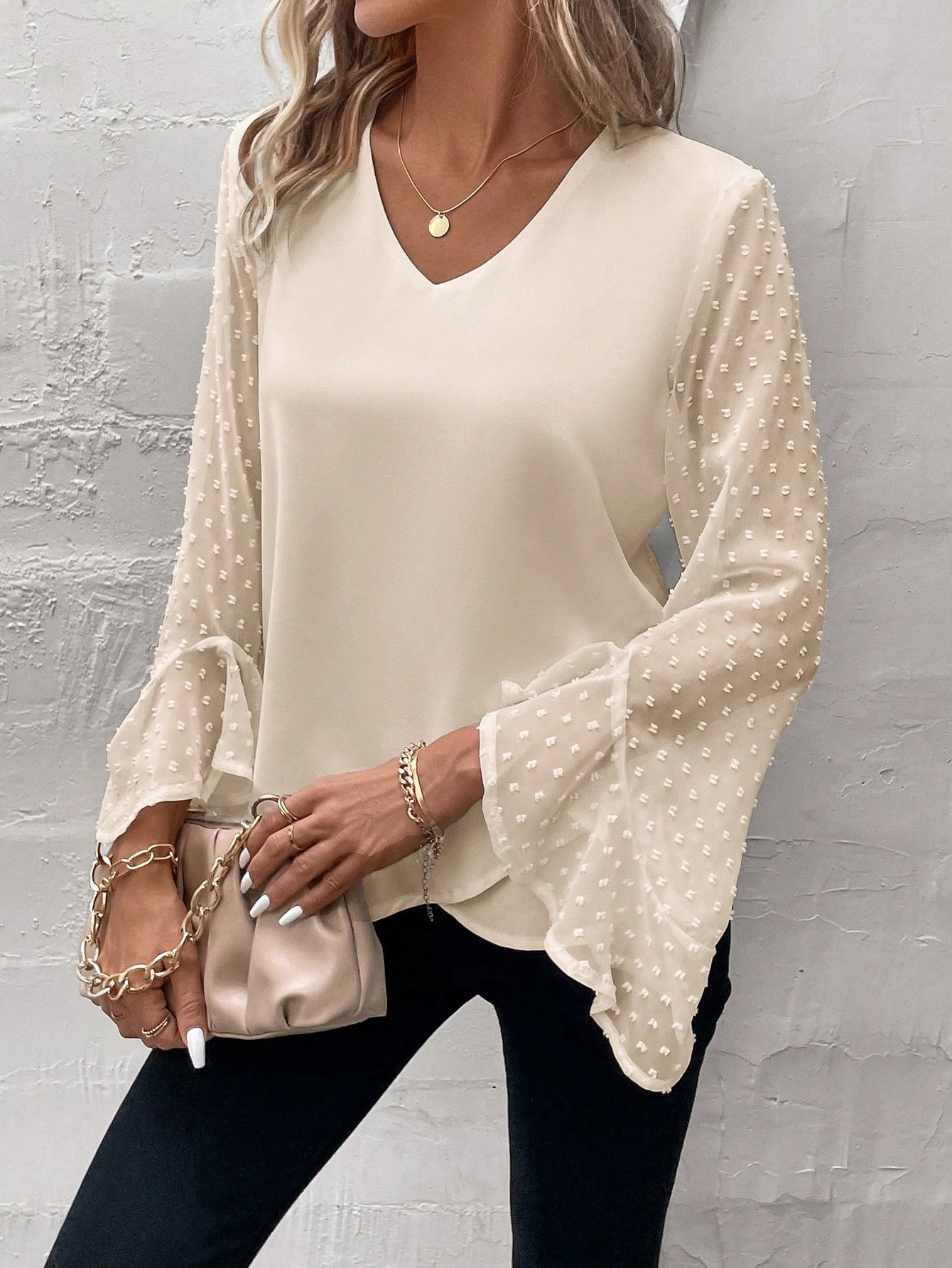 Blusa Creme Decote V Manga Flare — SHEIN Clasi — foto 2