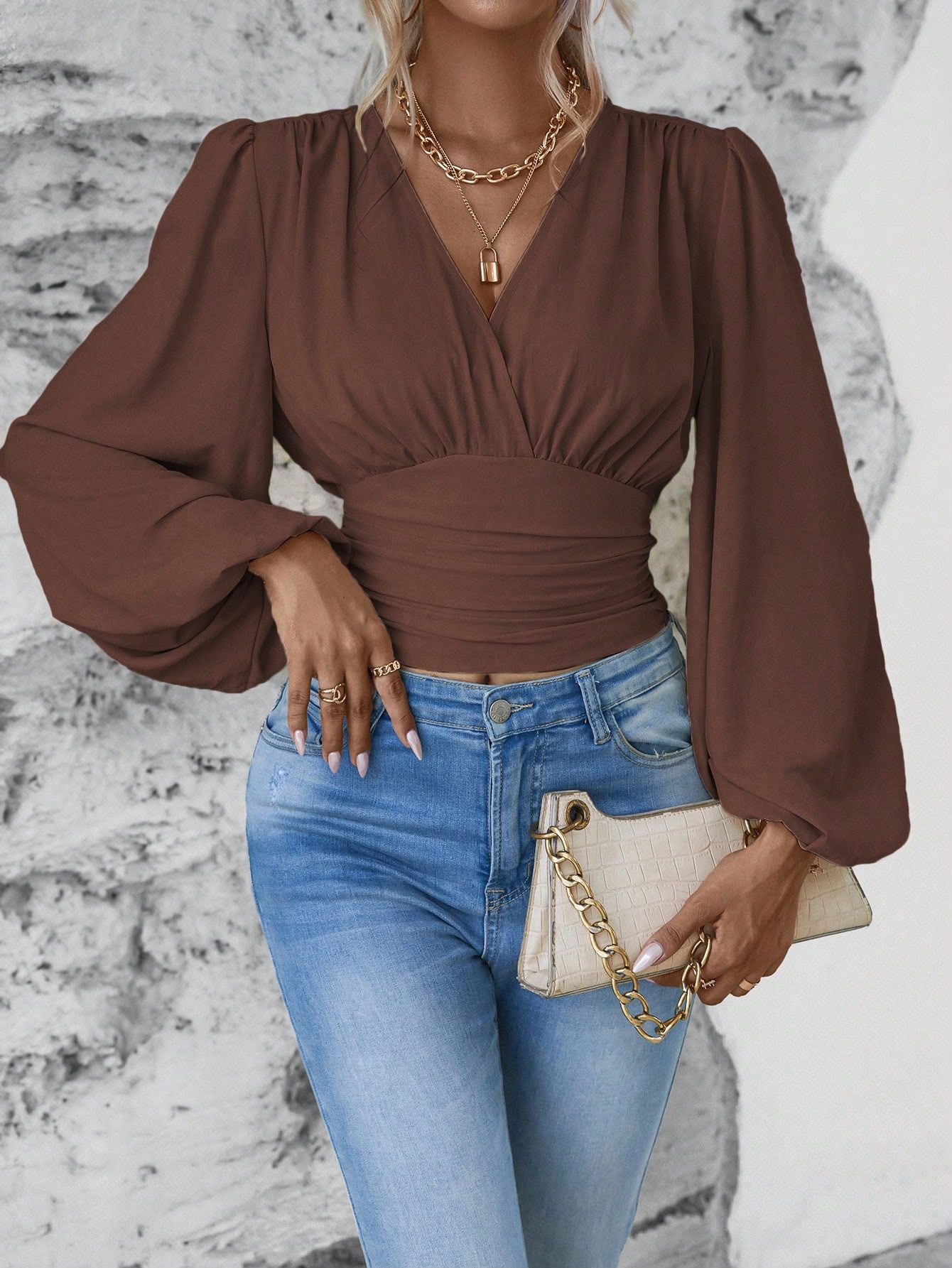 Blusa Marrom Transpassada Manga Balão — EMERY ROSE — foto 2