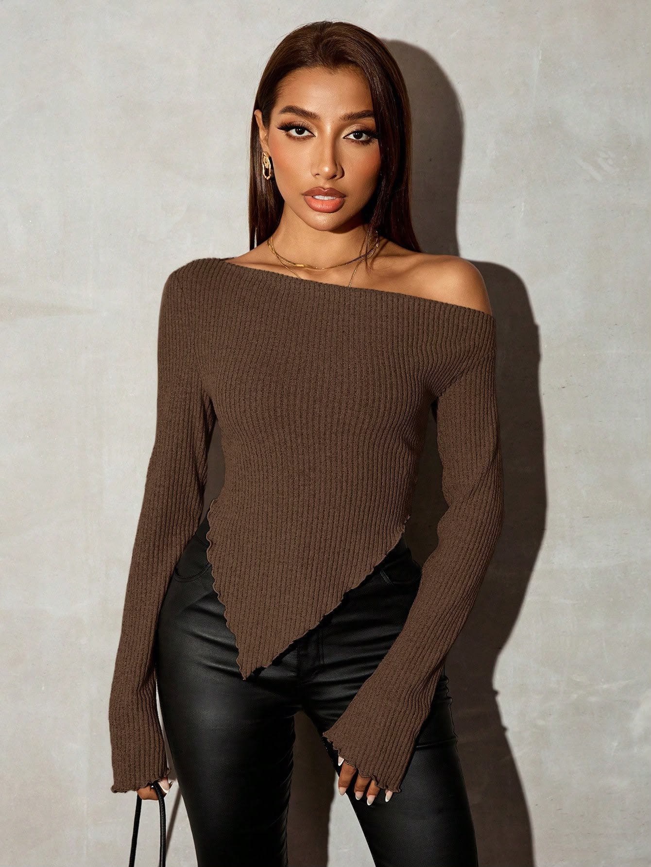 Blusa Marrom Assimétrica Canelada — SHEIN SXY — foto 2