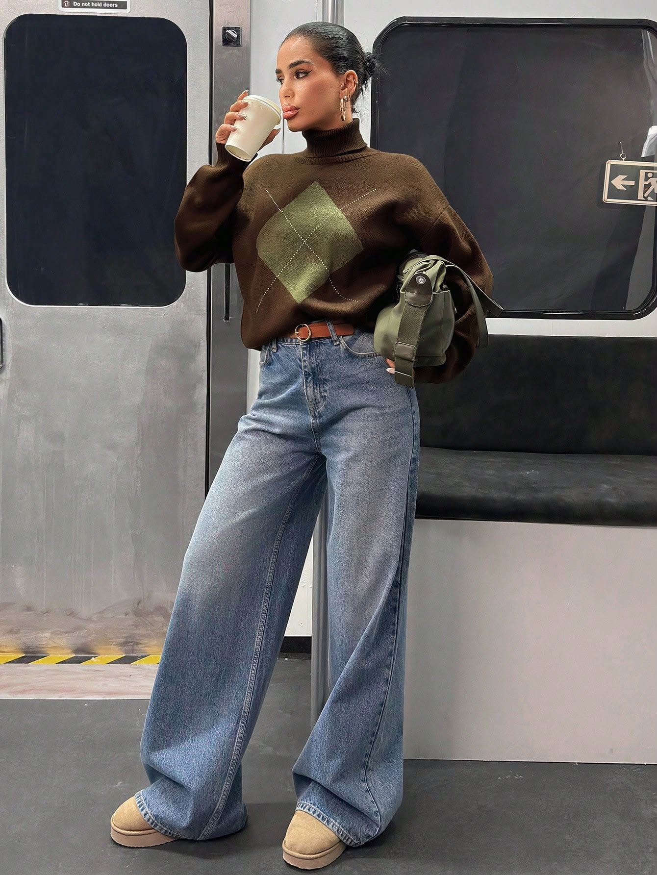 Suéter Marrom Argyle Gola Alta — CasuGlow — foto 1
