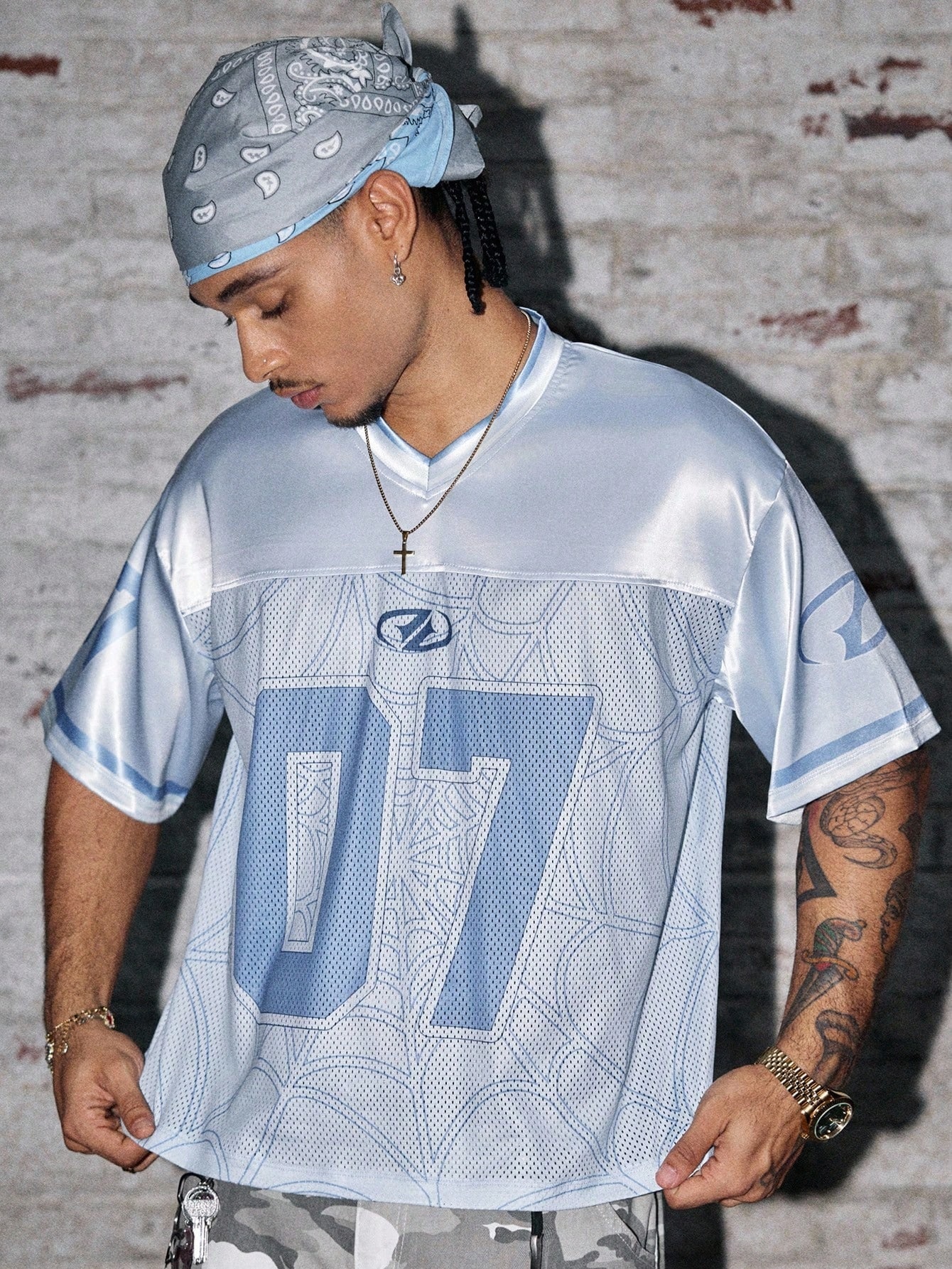 FRESIVO Camiseta masculina folgada com estampa digital e decote em V, estilo street, manga curta — foto 1